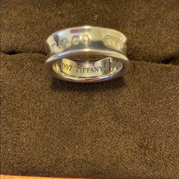 Authentic Tiffany and Co 1937 Ring - Picture 3 of 5